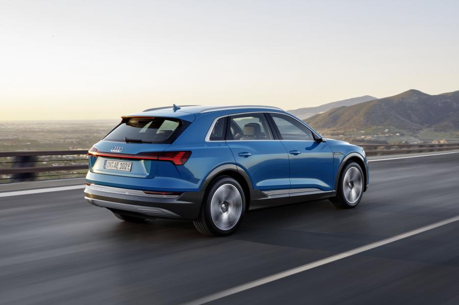  Audi e-tron 55 Quattro 2019 года  (WW) (фото 13 из 452)